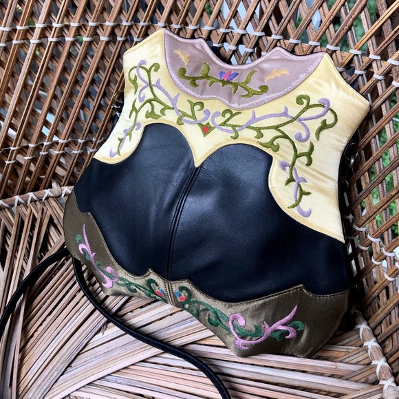 oovoo Handbags - Vintage Oovoo Hand Embroidered Leather & Silk Purse